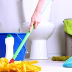 Küche und Badezimmer